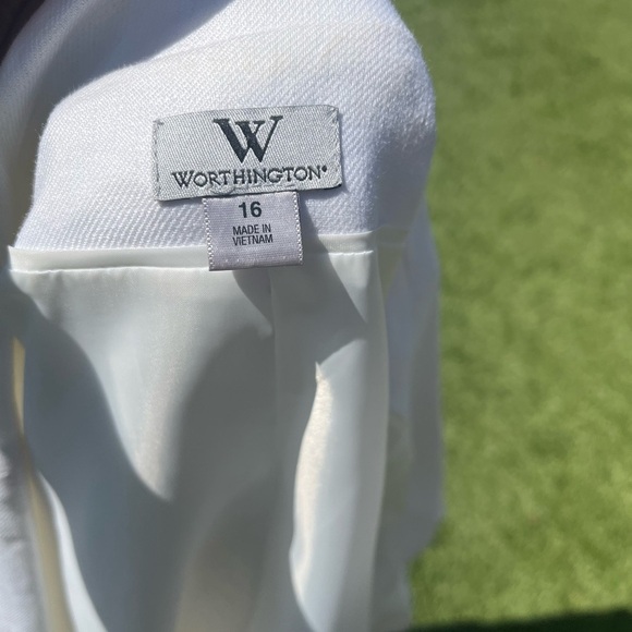 Women’s Ivory Blazer with Belt Buy, Worthington size 16 - Picture 5 of 5